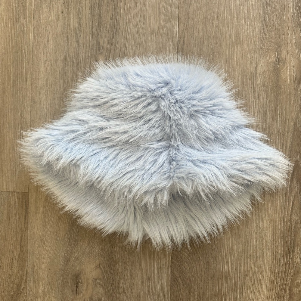 H&M - Fluffy Bucket Hat (M/L)